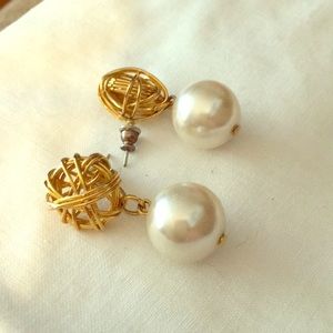 Pearl earrings with gold wire studs